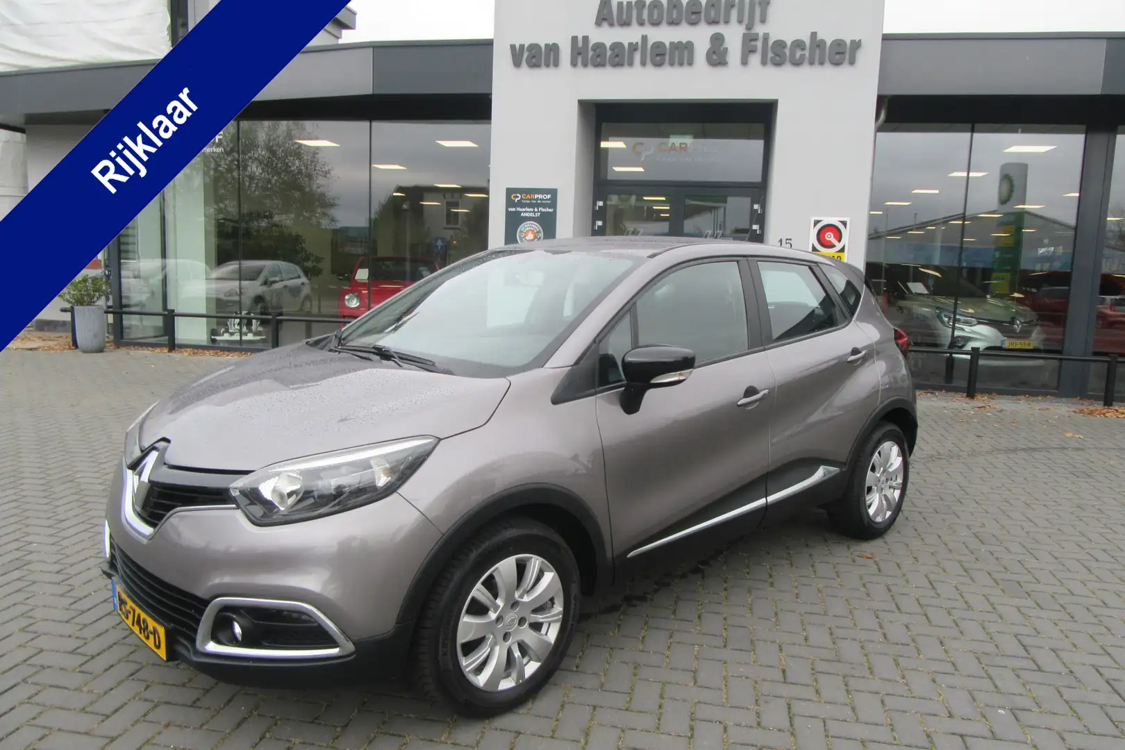 Renault Captur 0.9 TCe Expression, Navigatie, PDC, 4 Seizoenenban Grijs - 1