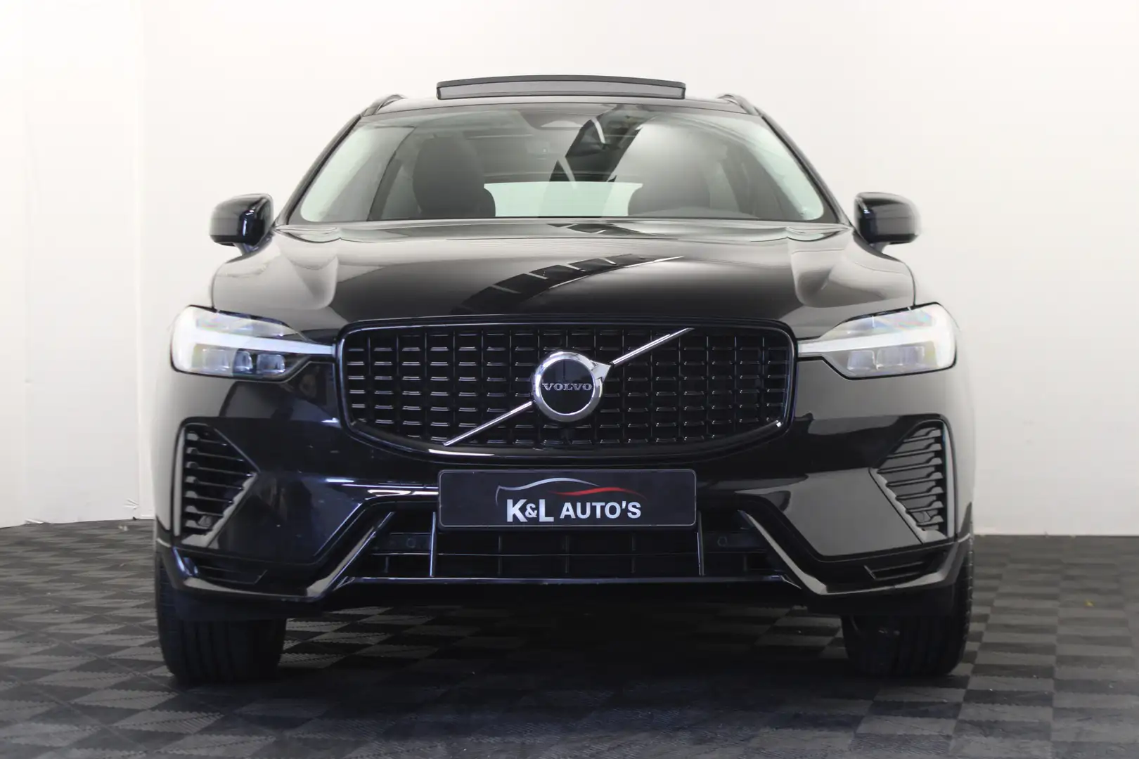 Volvo XC60 2.0 T6 Plug-in hybrid AWD Plus Bright |Pano|Leder| Schwarz - 2