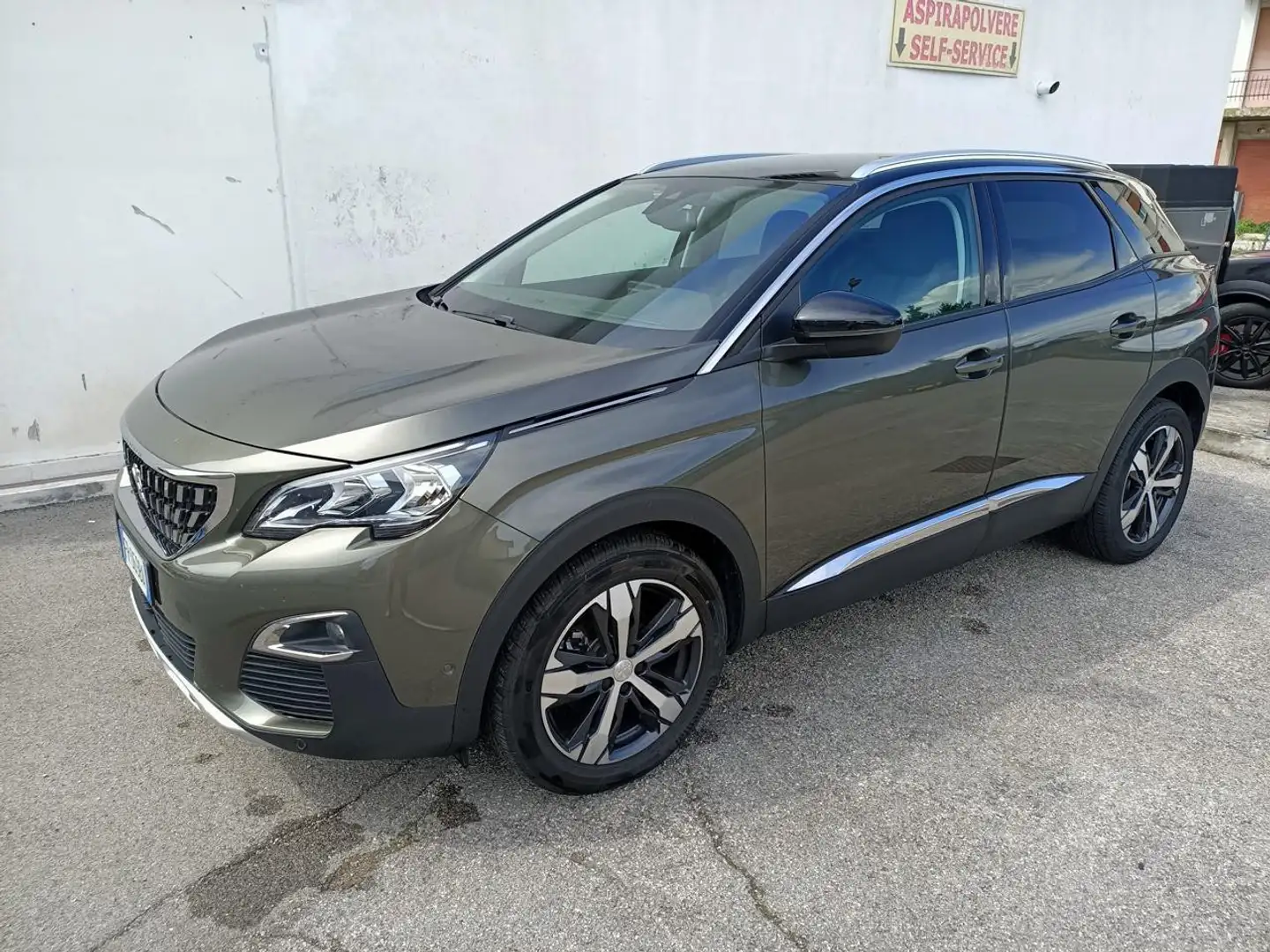 Peugeot 3008 1.5 bluehdi Allure s&s 130cv eat8 Bronce - 1
