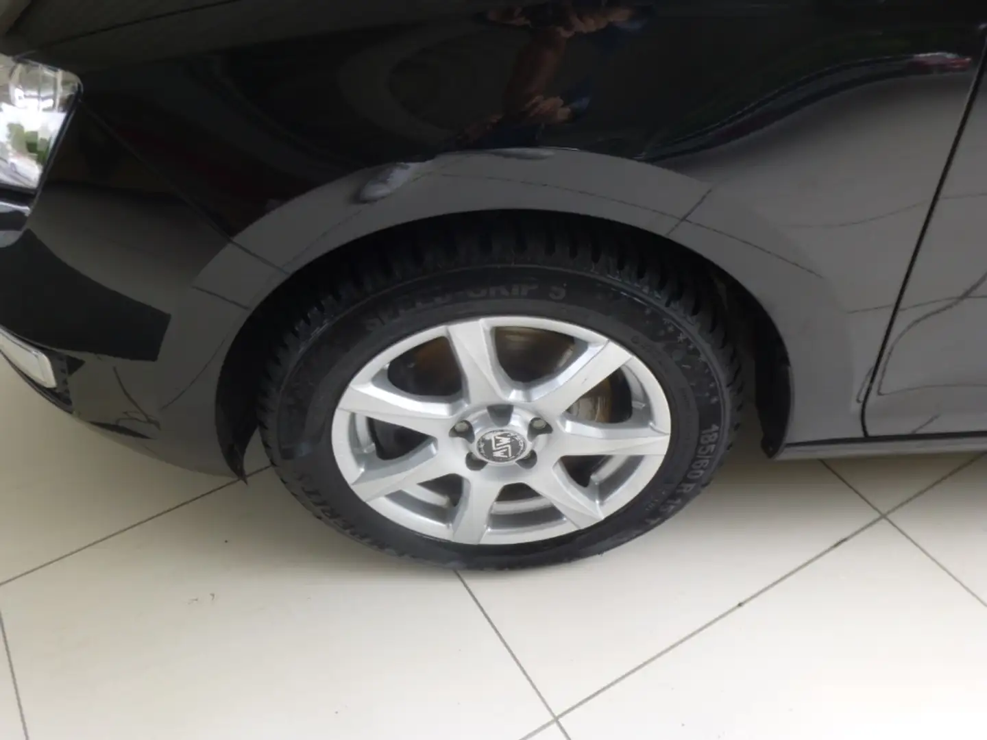 Skoda Rapid/Spaceback Spaceback Joy 1.2 TSI Schwarz - 2