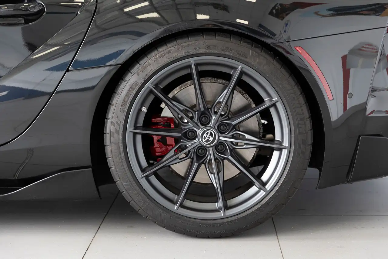 Toyota GR Supra снимка Toyota GR Supra