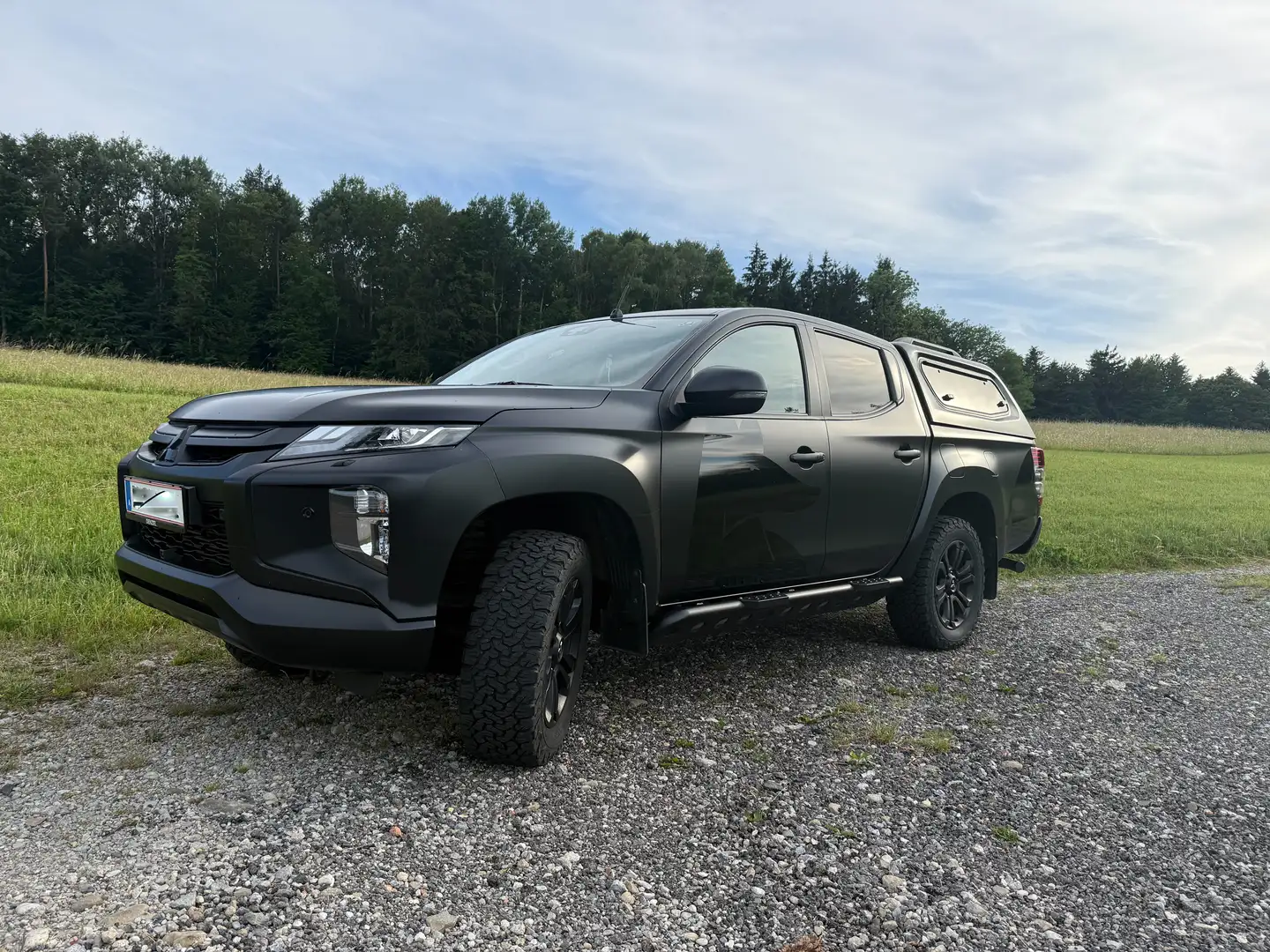 Mitsubishi L200 L 200 2,2 DI-D HP 4WD Doppelkabine Diamond Aut. Diamond Schwarz - 2