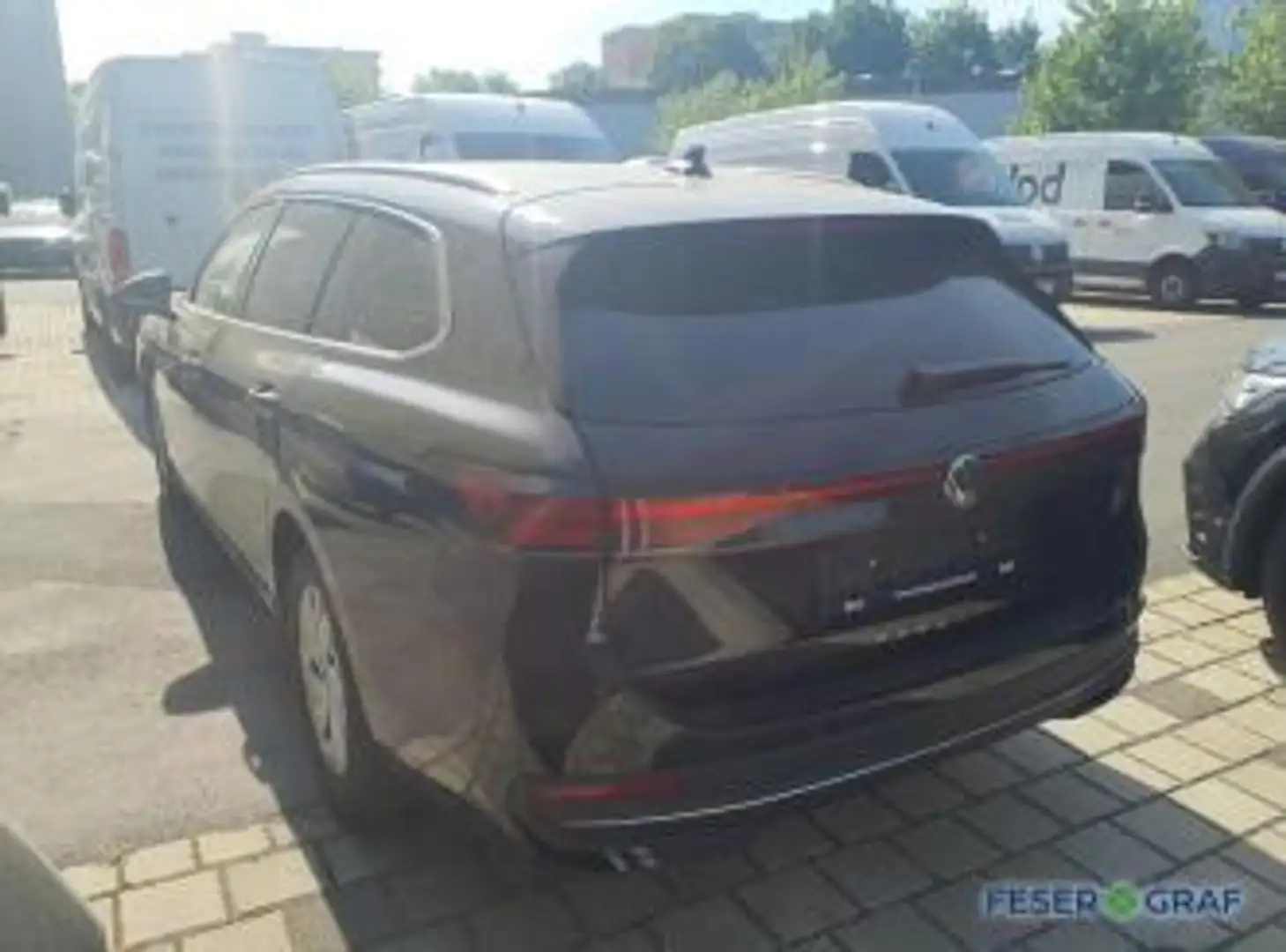 Volkswagen Passat Variant 2.0 TDI Business DSG LED / AHK / ACC / RearView / Schwarz - 2
