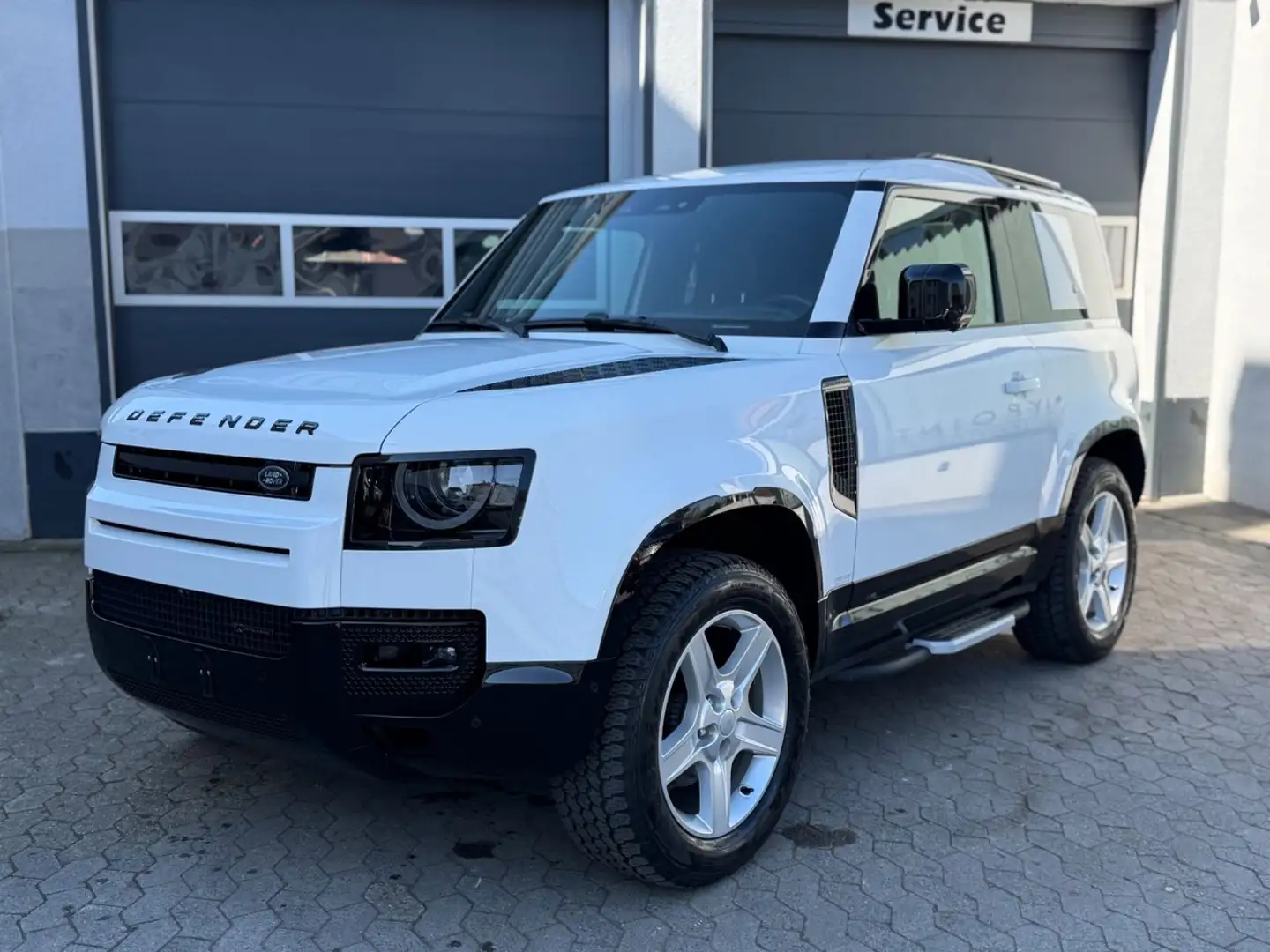 Land Rover Defender 3.0 D250 90 X-Dynamic SE *AHK* Weiß - 2