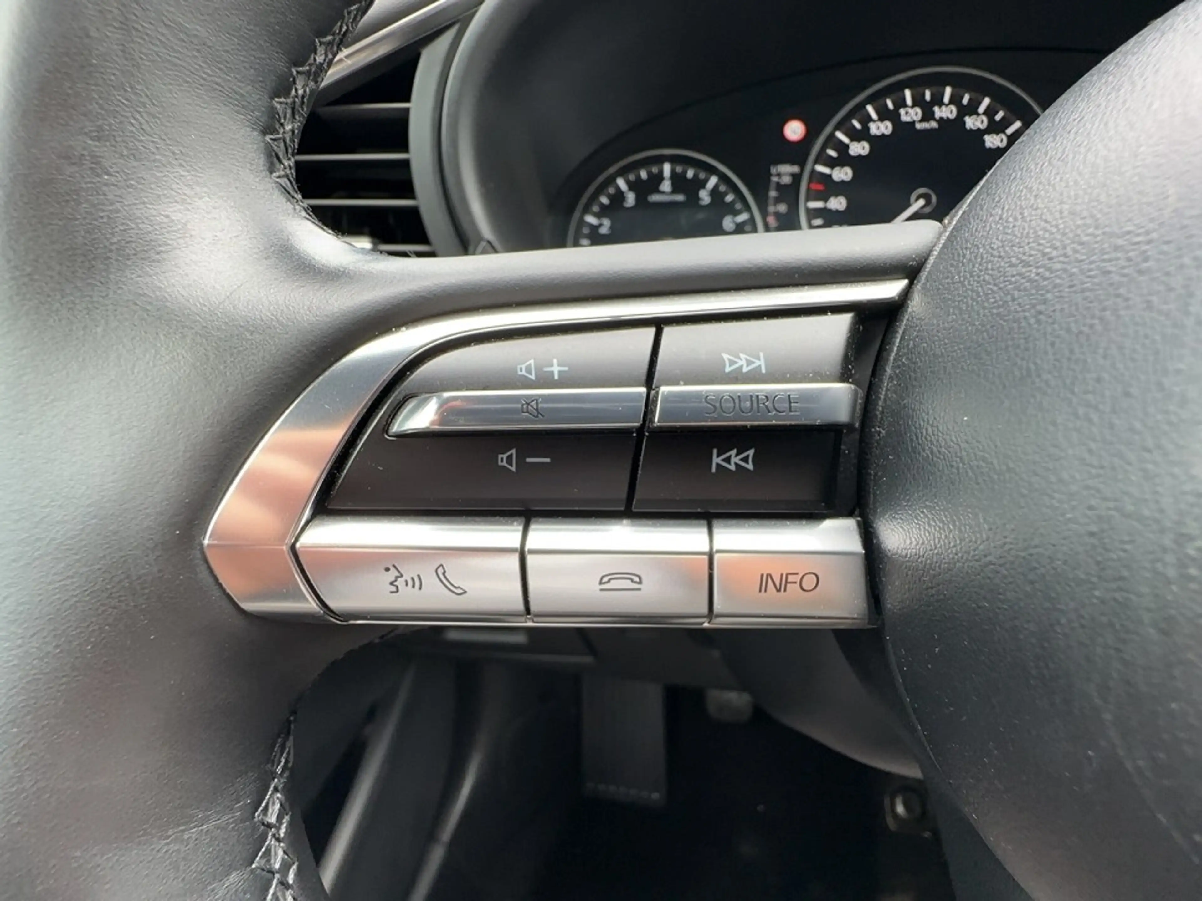 Mazda 3 Selection 1.Hand Navi Head-Up Sitzheizung — photo 11