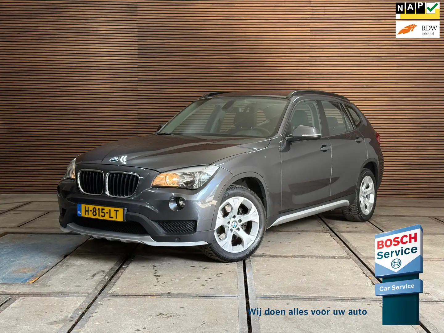 BMW X1 SDrive20i High Executive Automaat | PDC Voor + Ach Gris - 1