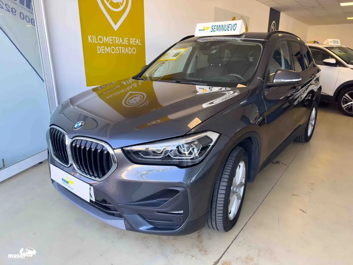 BMW X1 sDrive 18dA Corporate Gris - 1
