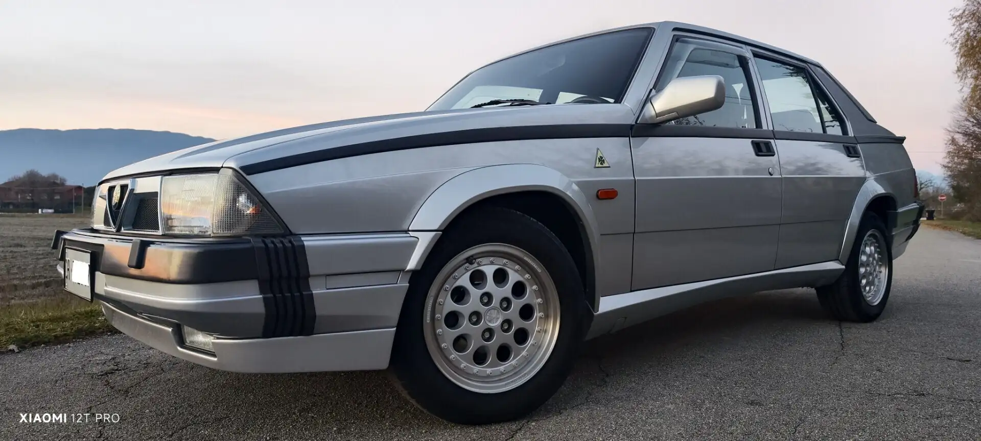 Alfa Romeo 75 1.8i turbo Quadrifoglio Verde Szary - 2