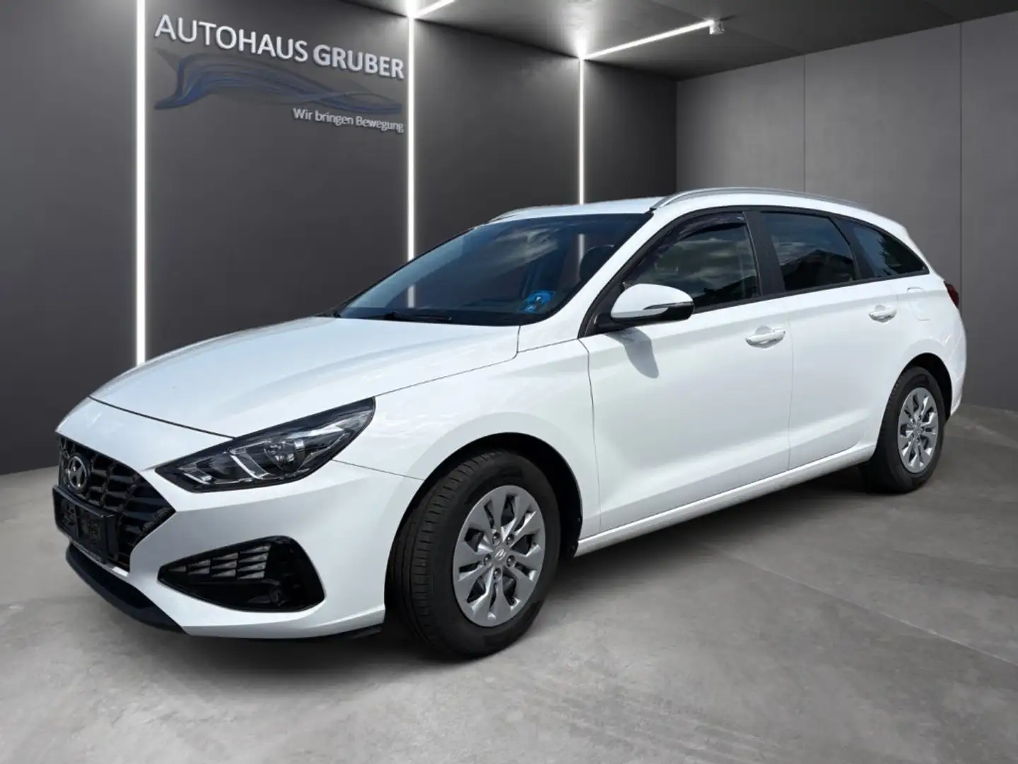 Hyundai i30 CW 1,6 CRDi i-Line Plus Weiß - 1