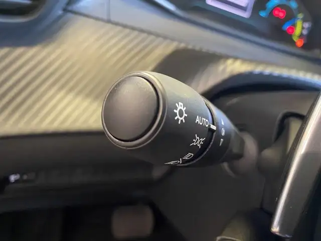 Peugeot 208 view 22