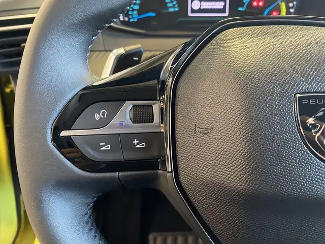 Peugeot 208 view 13