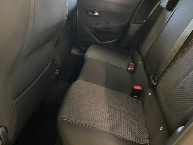 Peugeot 208 view 8