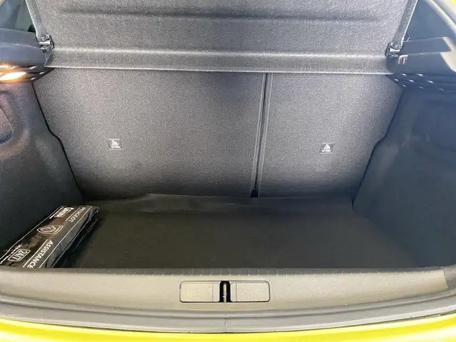 Peugeot 208 view 9