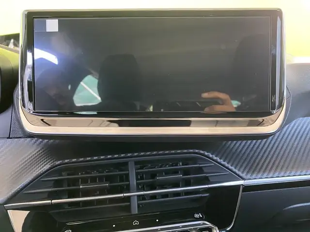 Peugeot 208 view 10