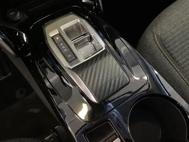 Peugeot 208 view 12