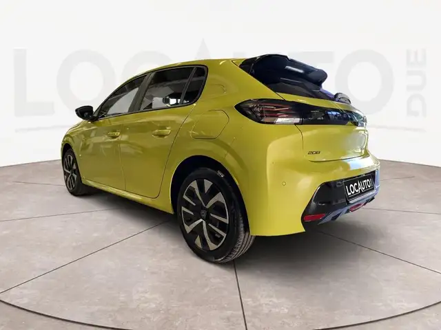 Peugeot 208 view 5