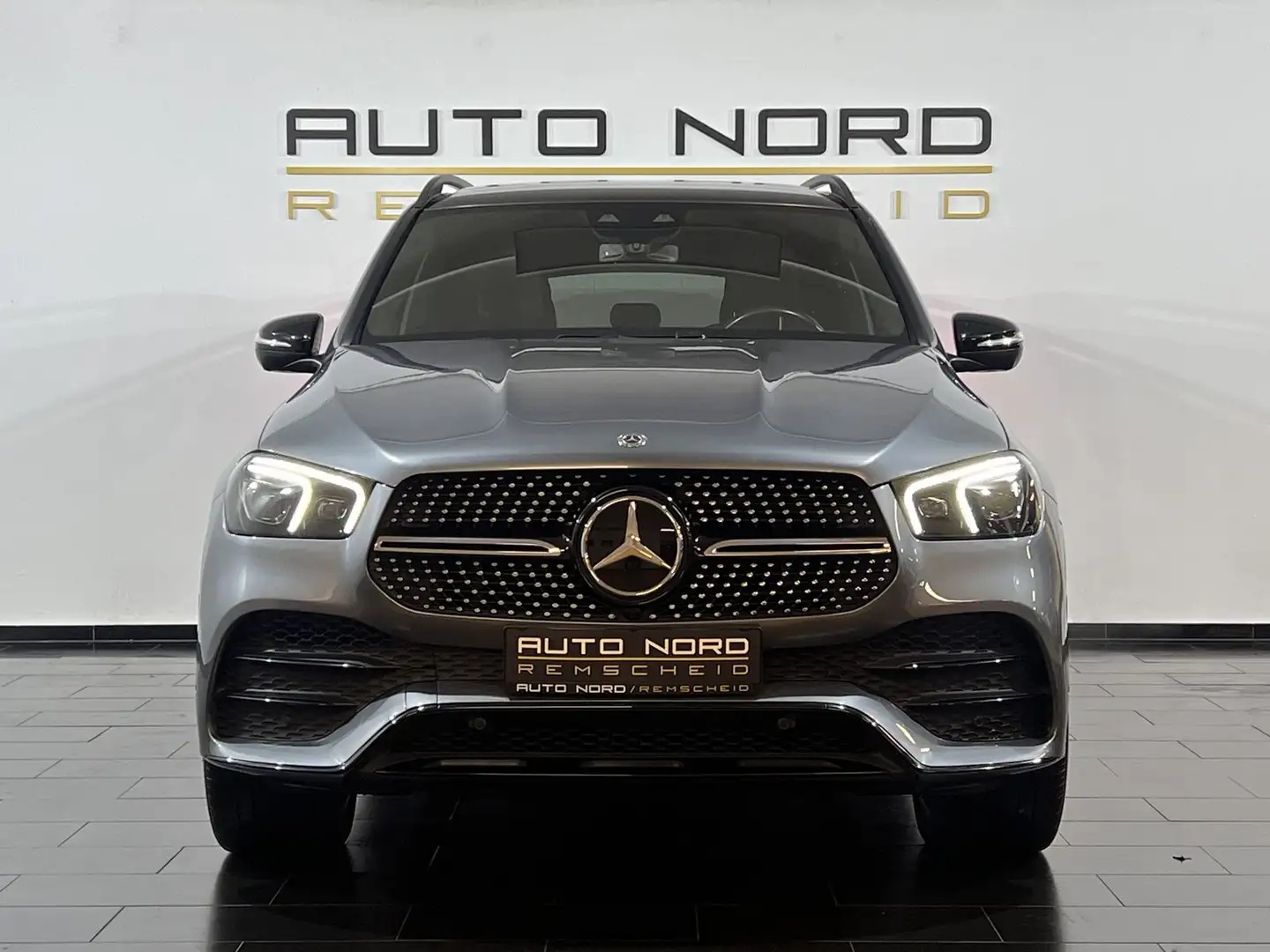 Mercedes-Benz GLE 400 d 4Matic*AMG*Air*7-Sitzer*22``*Pano*AHK Šedá - 2