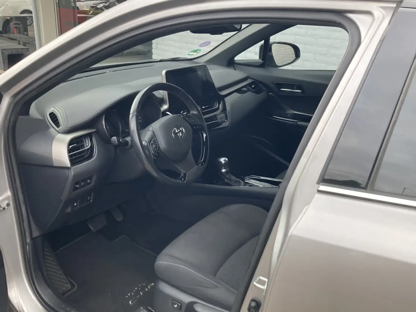Toyota C-HR 1.8 Hybrid Dynamic Automaat | Trekhaak | Navi | LM Grijs - 2