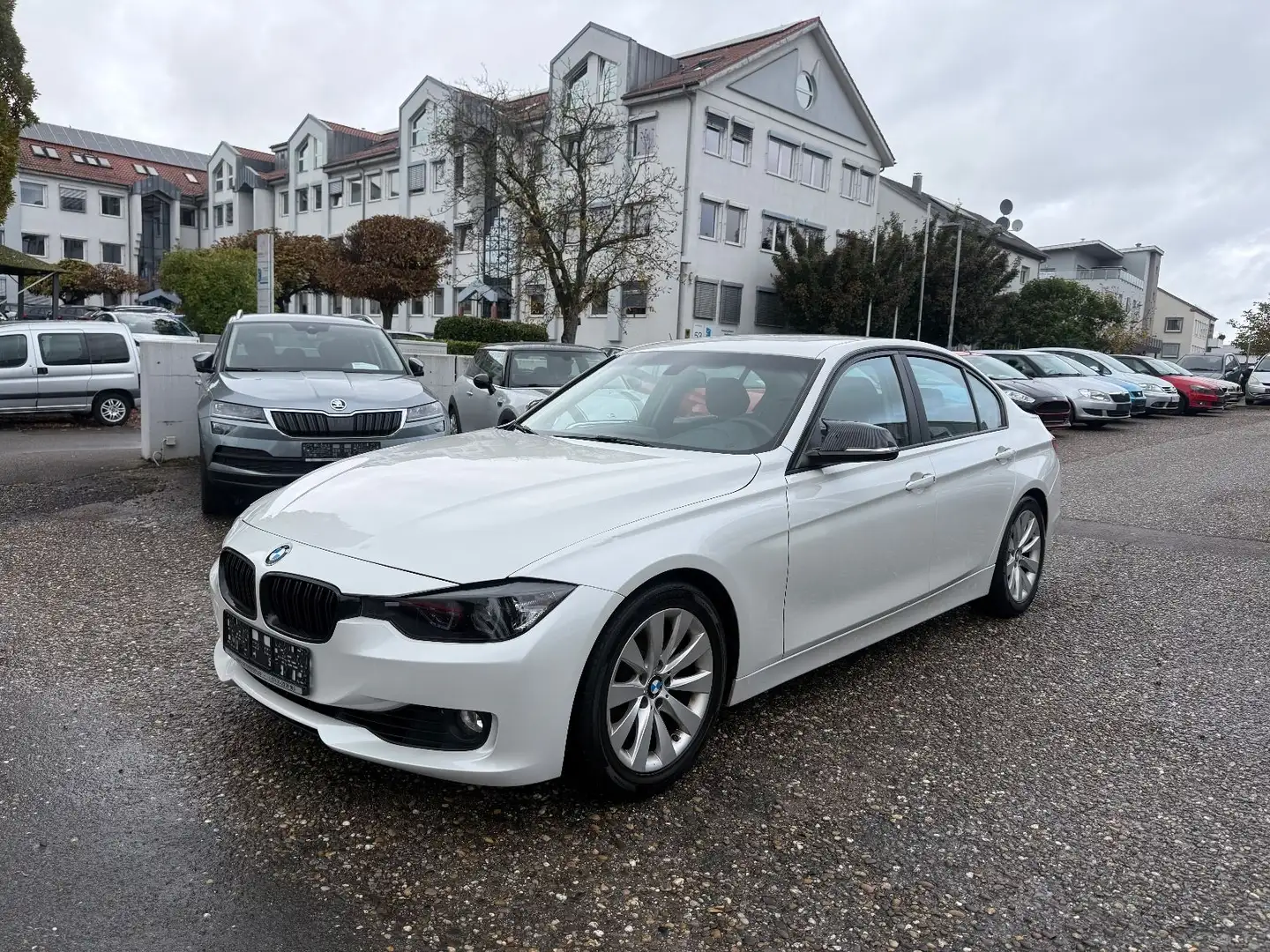 BMW 320 i Limousine*LED*Alu*3Hand Blanc - 1