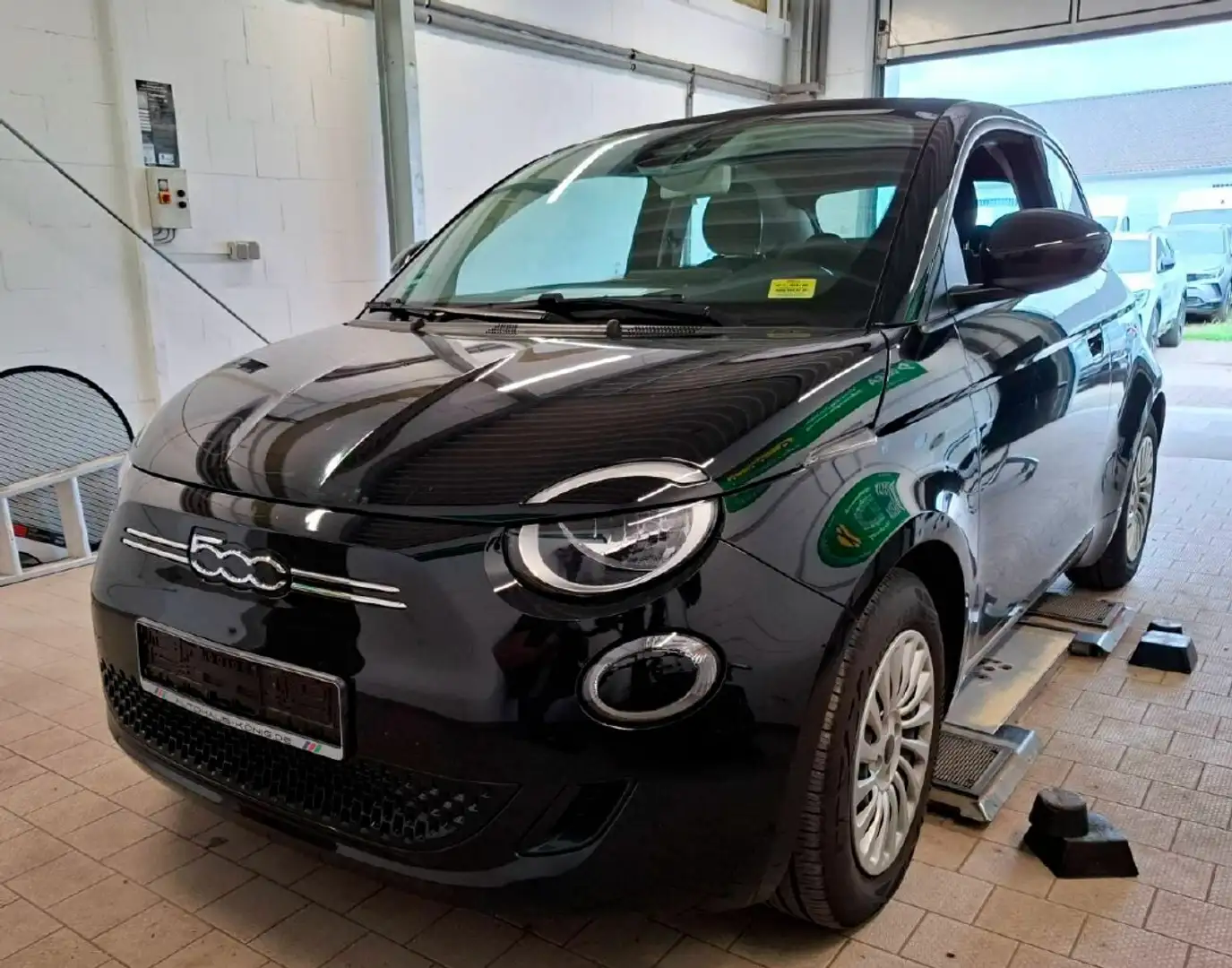 Fiat 500e Cabrio 118PS 42kWh Navi - Klimaautomatik Schwarz - 1