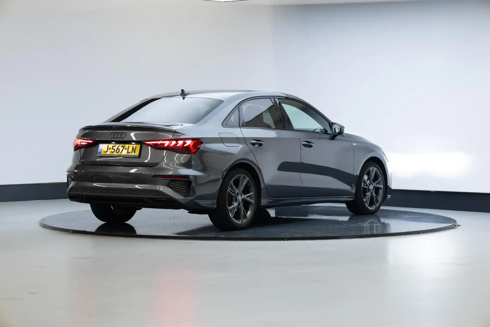Audi A3 Limousine 35 TFSI S edition | Panoramadak | Optiek Grigio - 2