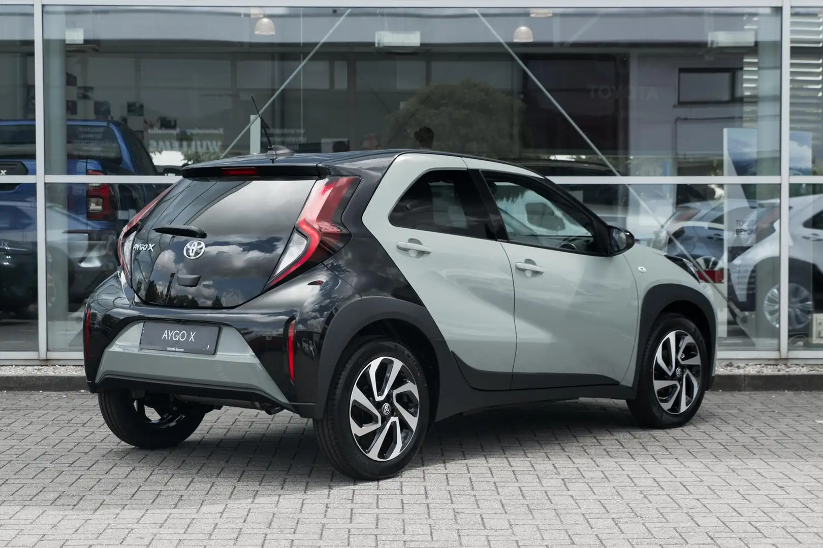 Toyota Aygo X 1.0 VVT-i MT 72pk Pulse Groen - 2