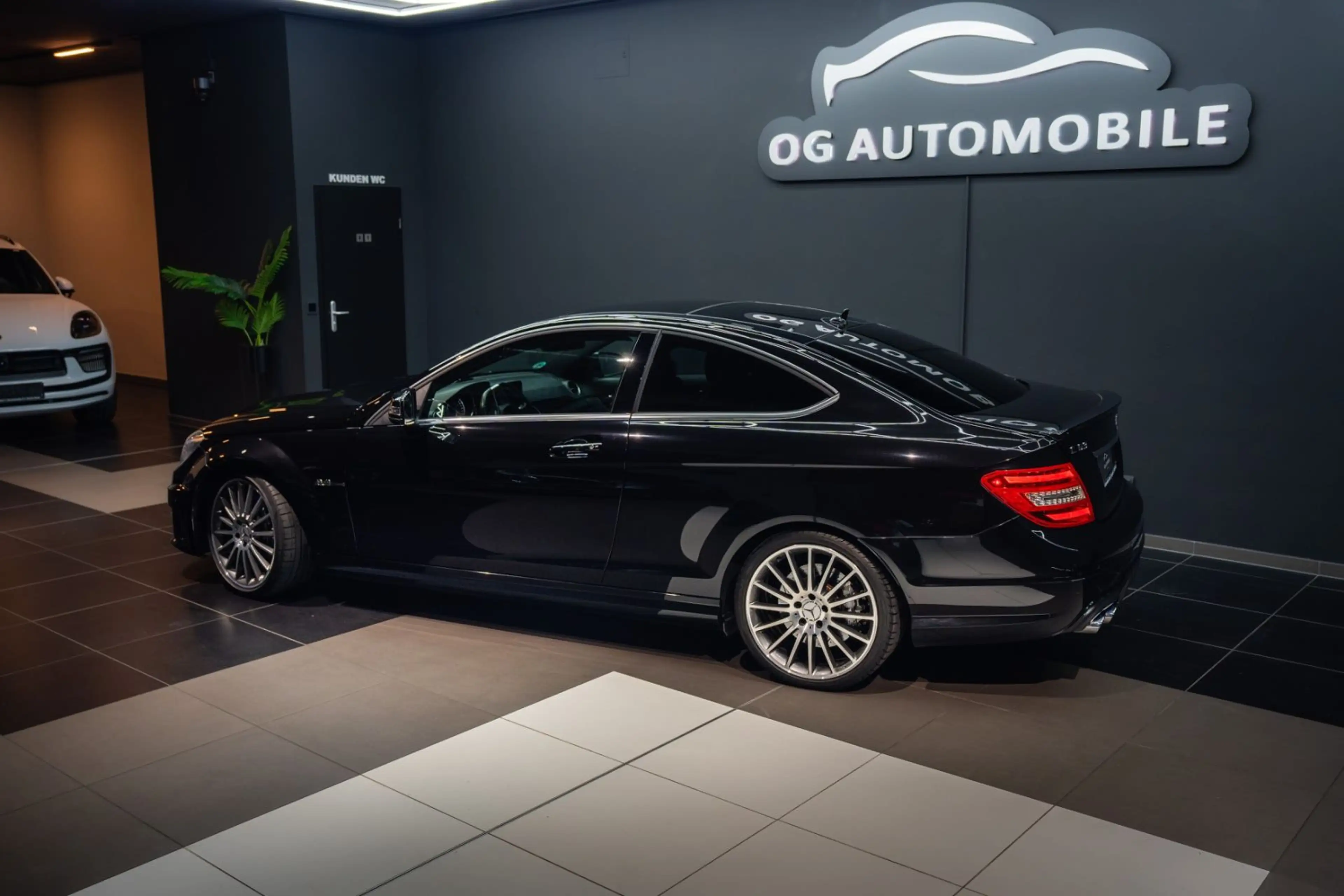 Mercedes-Benz C 63 AMG Coupe*H&K*PANO*LEDER*LED*MEMORY*DISTRON — photo 13