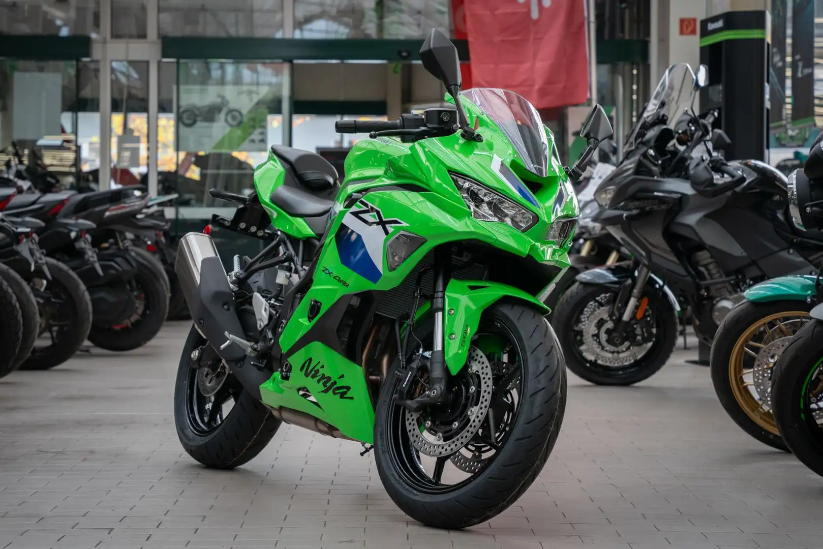 Kawasaki Ninja ZX-4RR Modell 2026, sofort lieferbar Zöld - 2