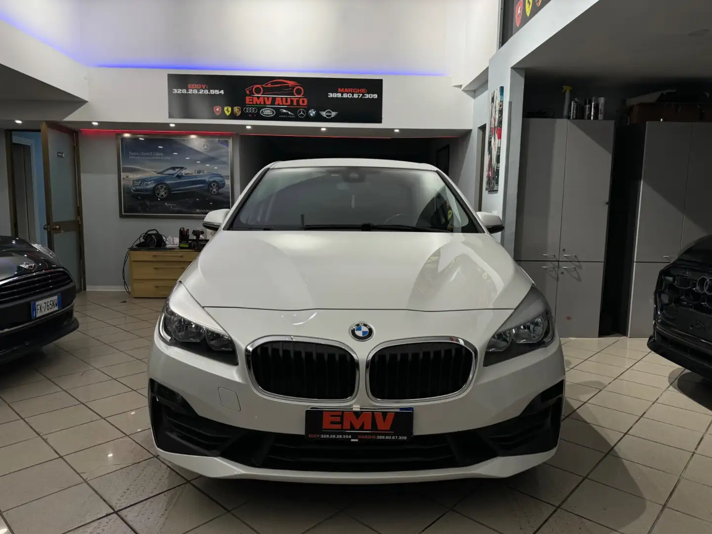 BMW 218 218d x Drive .ACTIVE TOURER LUXURY Bílá - 2