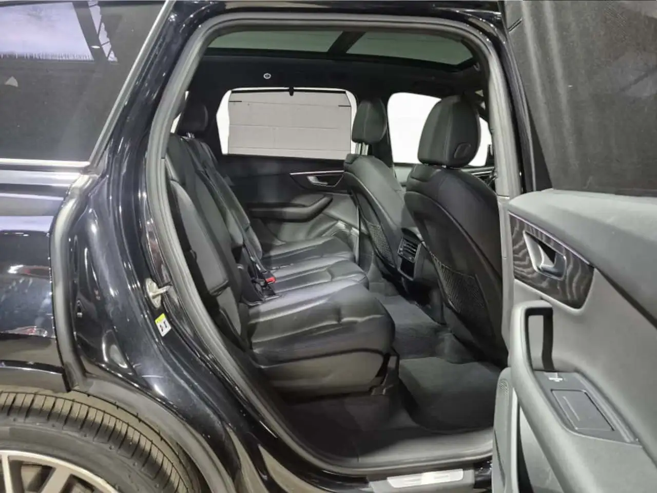 Audi Q7 снимка Audi Q7