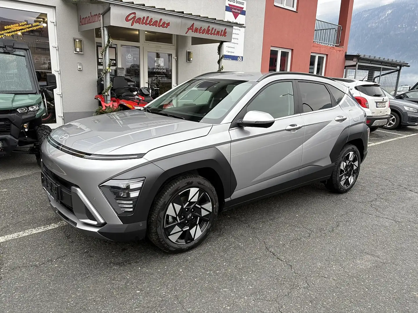Hyundai KONA Kona 1,6 T-GDi 4WD Prestige Line DCT Aut. Silber - 1