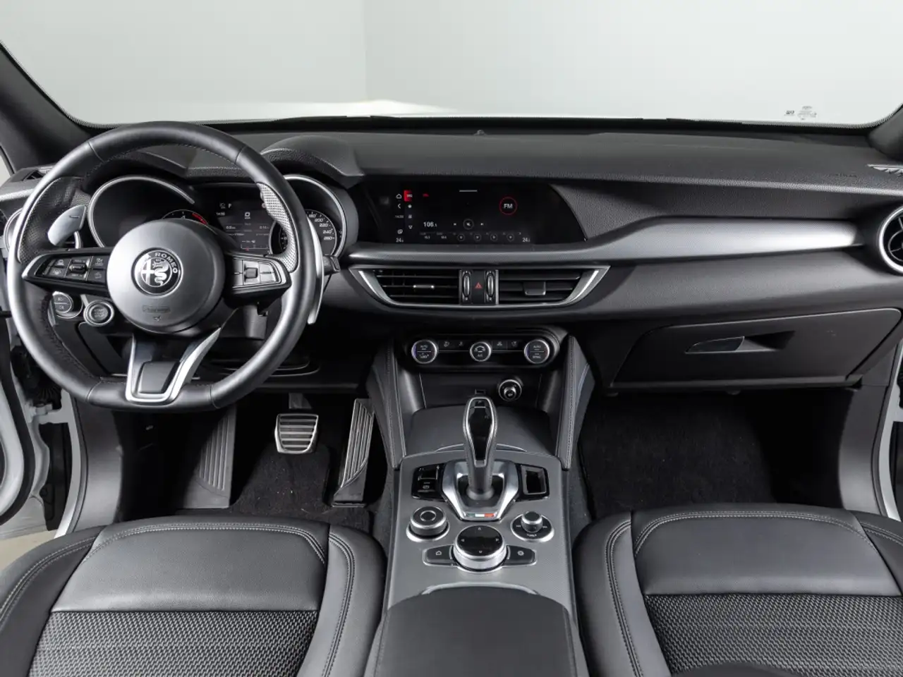 Alfa Romeo Stelvio 2022 — фото 10