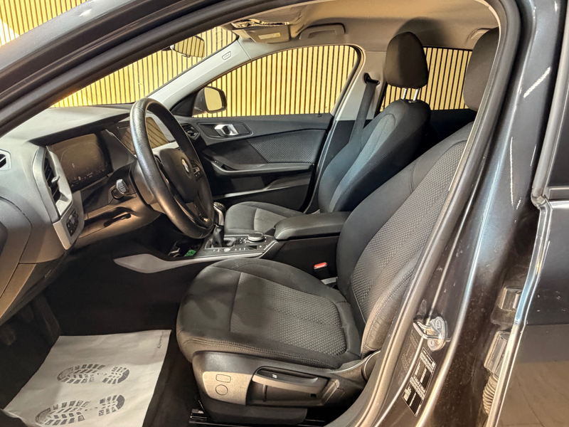 BMW 118 i * GARANTIE 12 MOIS * LOOK M SPORT * 1ER PROP * — photo 10