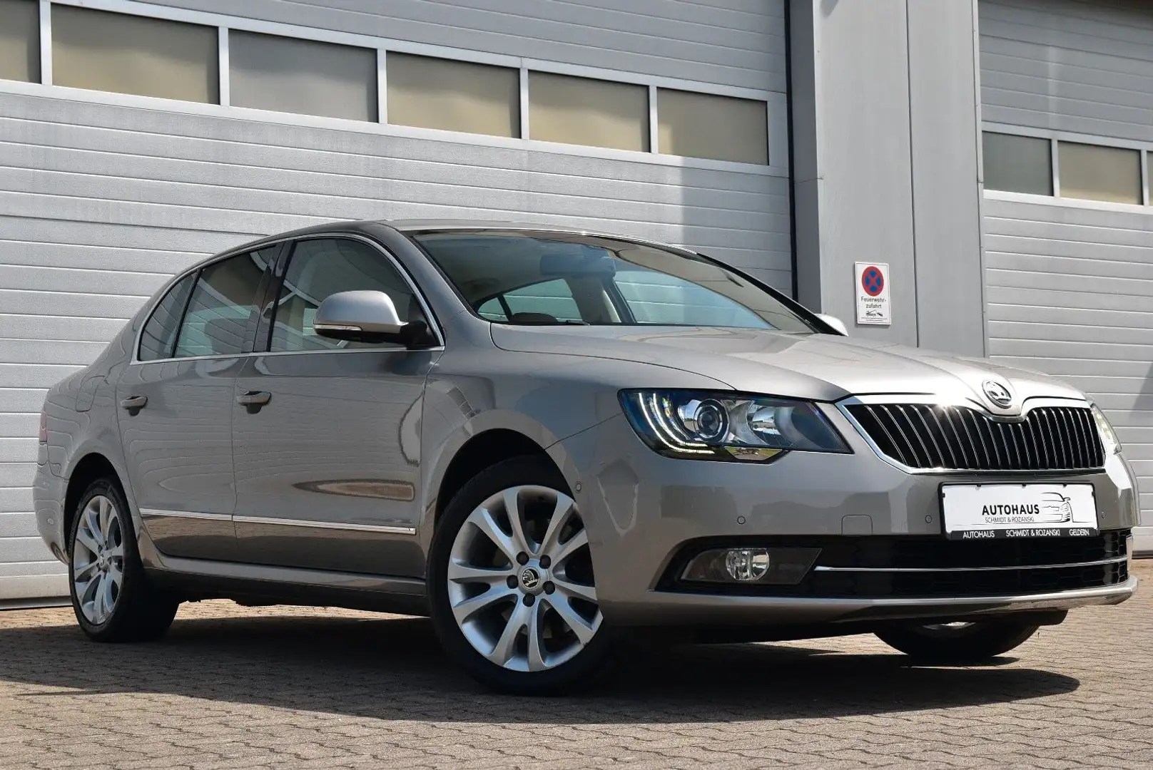 Skoda Superb Elegance Memory, Leder, SHZ, AHK, Tüv neu Beige - 1