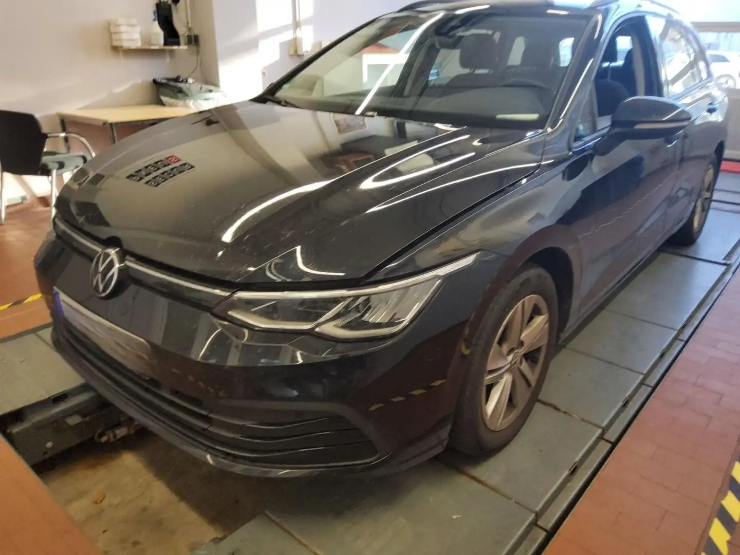 Volkswagen Golf Variant VIII 1.5 TSI Life*AHK*ACC*Navi* Schwarz - 2