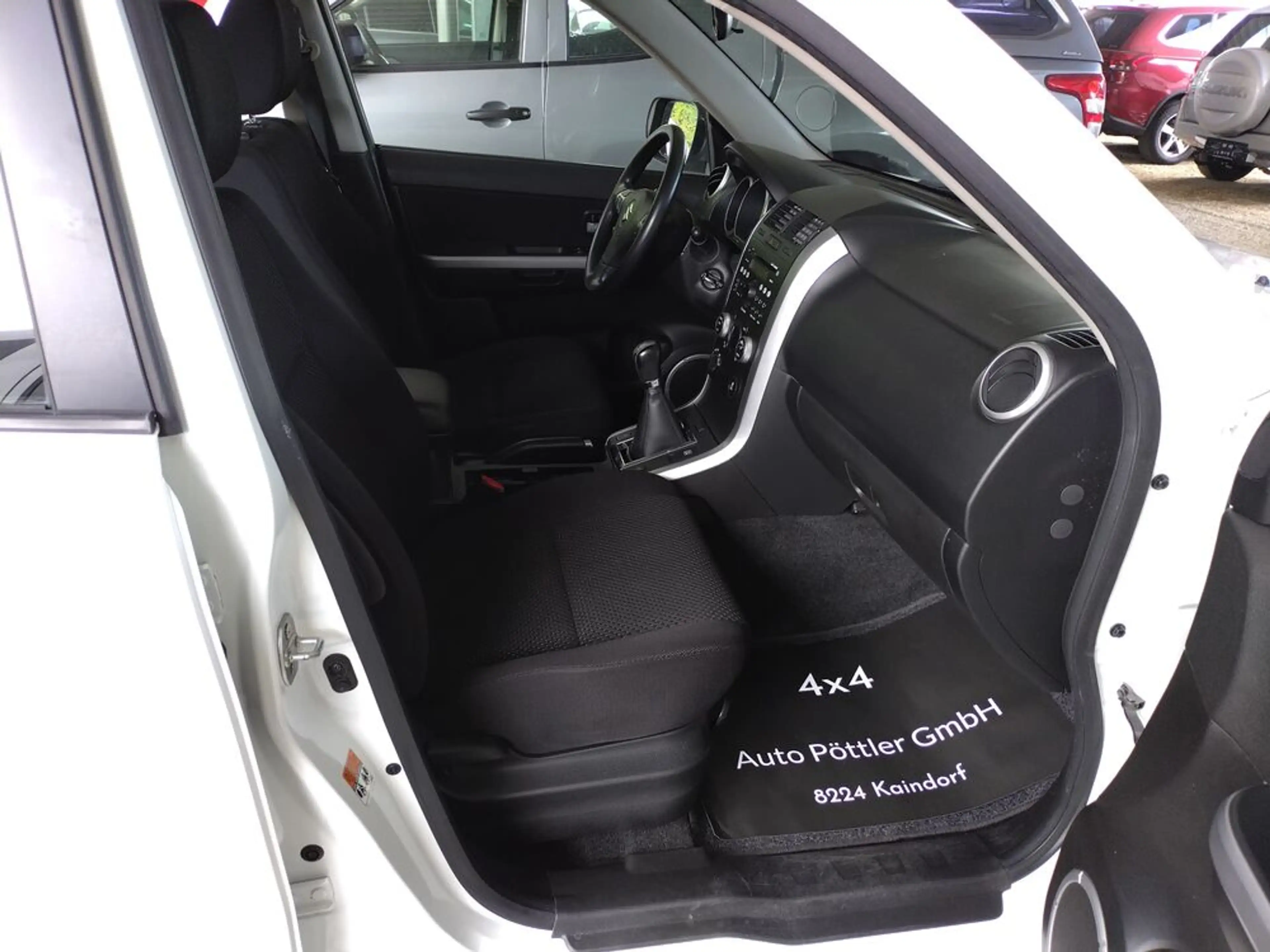 Suzuki Grand Vitara Grand 1,9 VX-E Deluxe DDiS 4x4 !2.Besitz! — photo 13