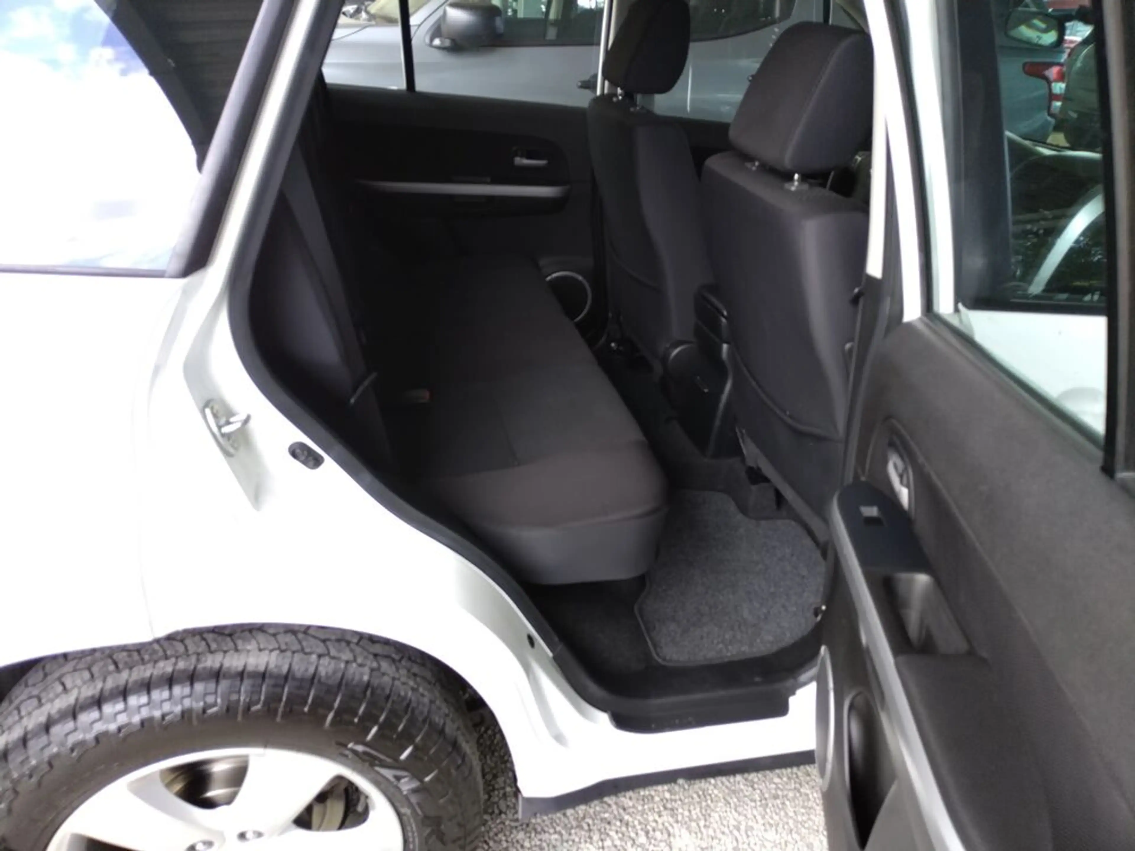 Suzuki Grand Vitara Grand 1,9 VX-E Deluxe DDiS 4x4 !2.Besitz! — photo 14