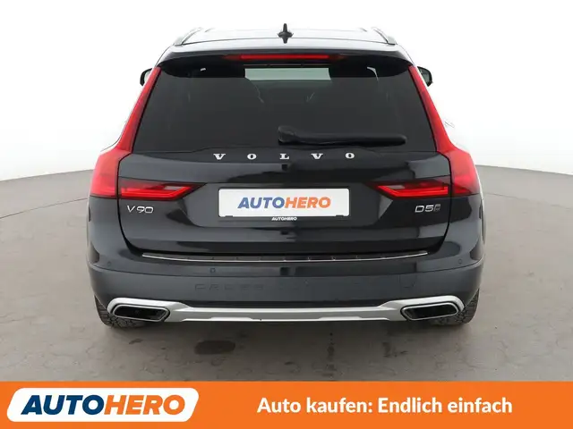 Volvo V90 Cross Country view 5
