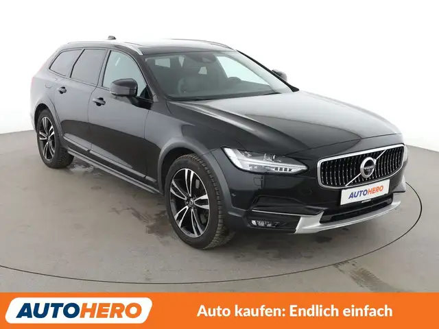 Volvo V90 Cross Country view 8