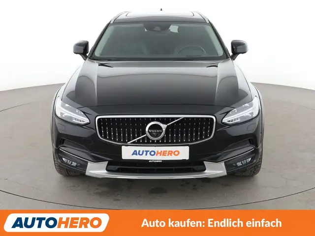 Volvo V90 Cross Country view 9