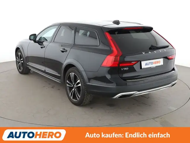 Volvo V90 Cross Country view 4