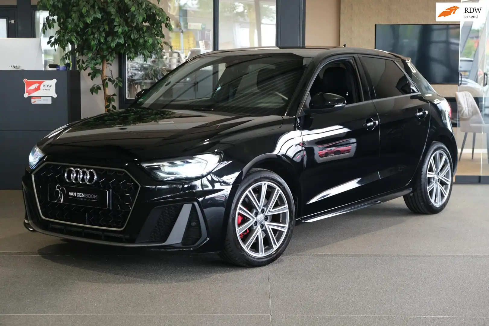 Audi A1 Sportback 40 TFSI 200PK S-Line Led Leder Navi Virt Zwart - 1
