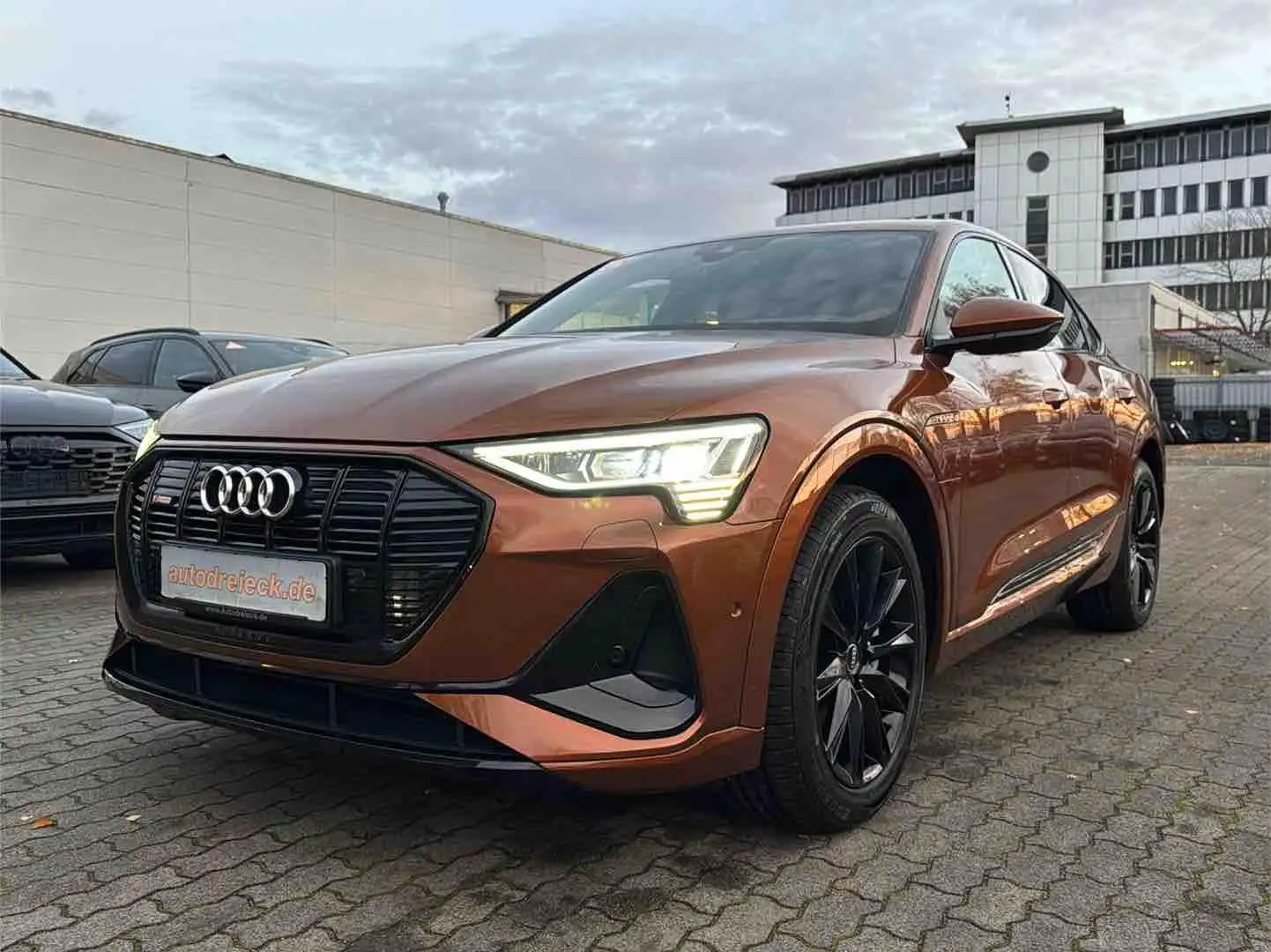 Audi e-tron Sportback 50 2x S line INDIVIDUAL KAMERA Gold - 1