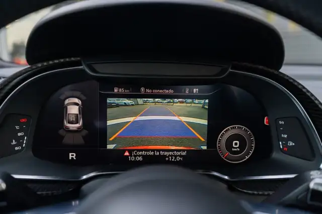 Audi R8 view 11