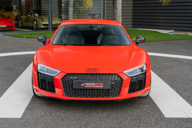 Audi R8 view 2