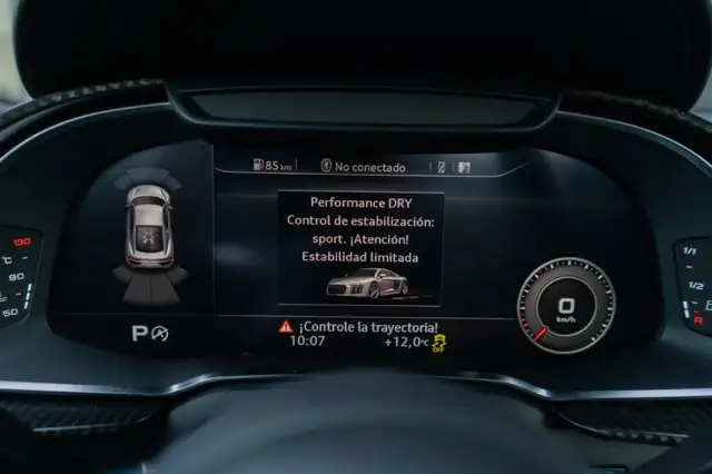 Audi R8 view 13