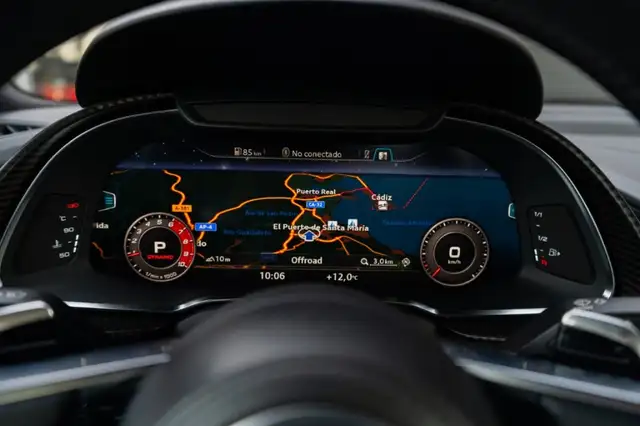 Audi R8 view 10