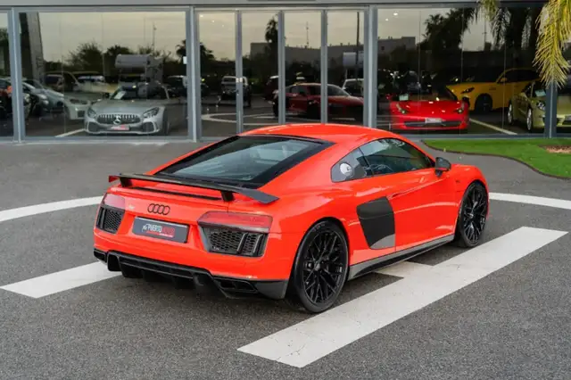 Audi R8 view 6