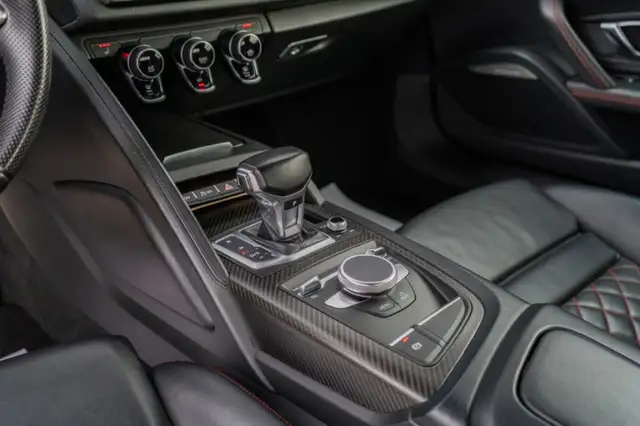 Audi R8 view 15