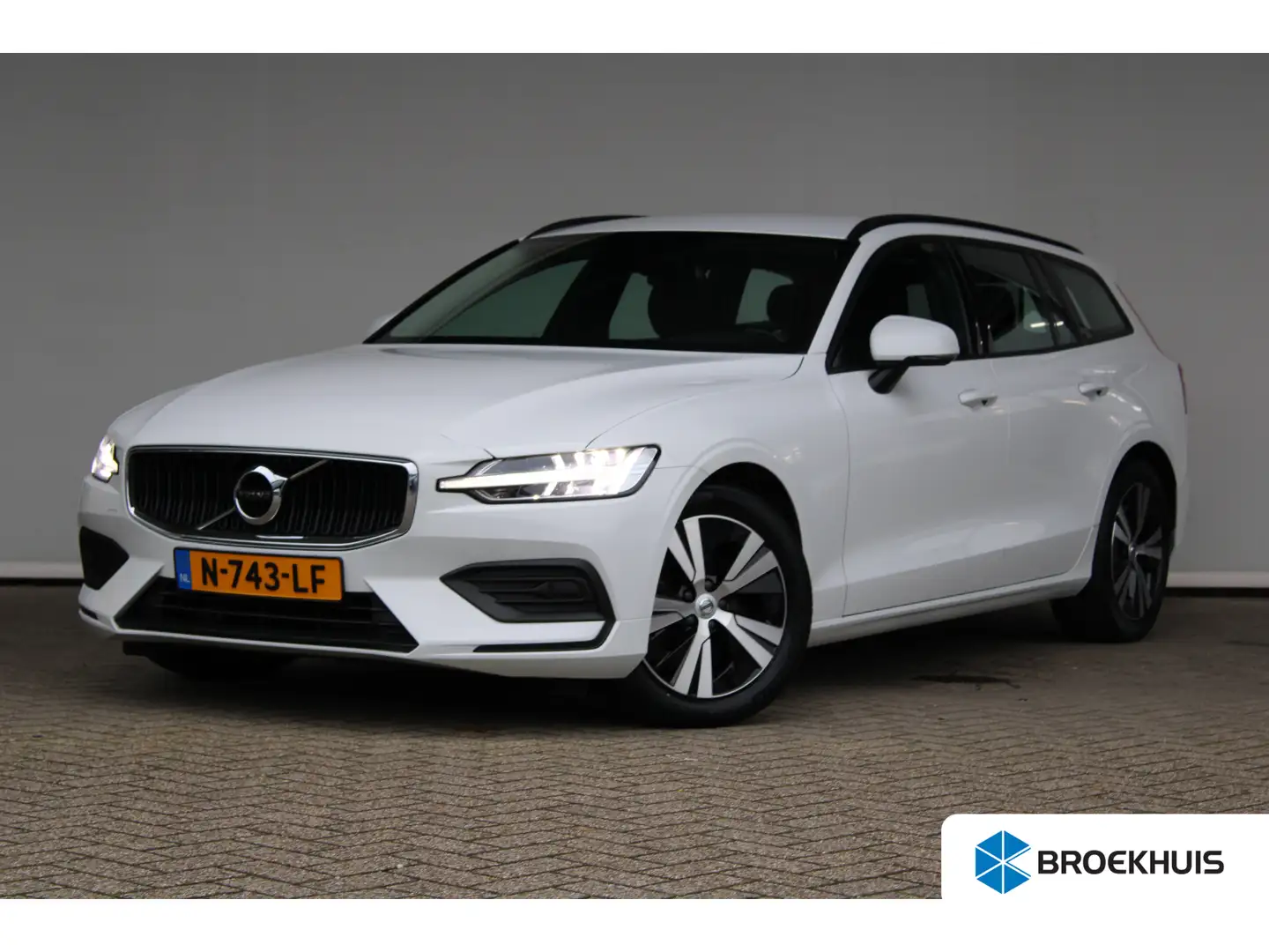 Volvo V60 2.0 B3 Momentum Advantage | Adaptieve cruise contr Wit - 1